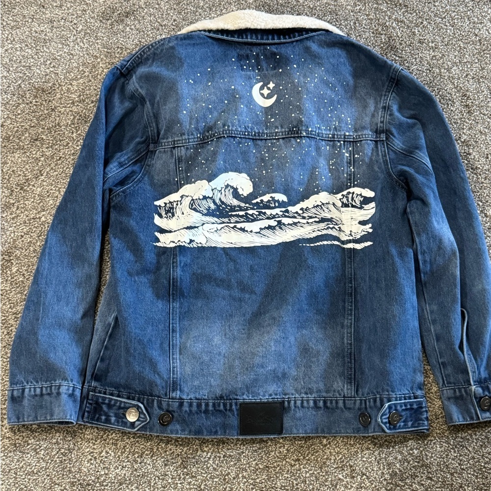 The Tubbo Moment Jacket – Medium, Blue Denim, By the Sea Scene, Full Zip Trucker